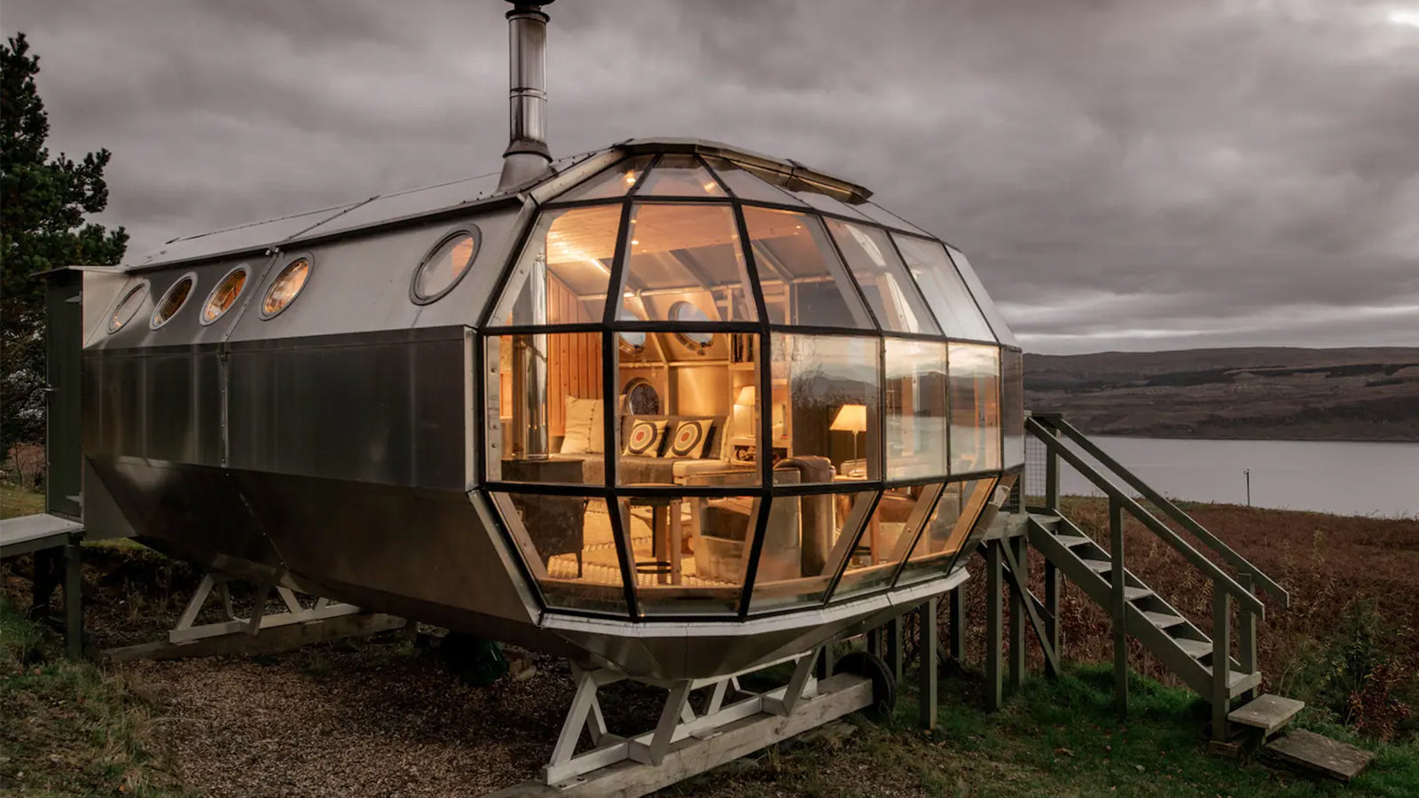 An image of airship AirbNb in the scottish highlands