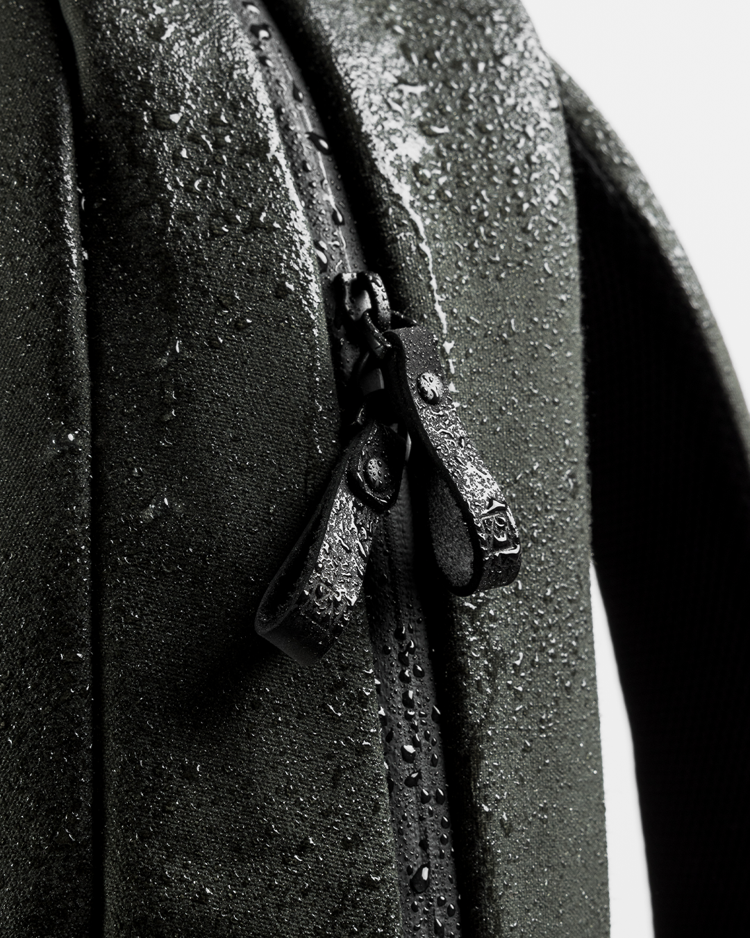 A close up shot of the water-repelling material and zips on the Classic Backpack 15l