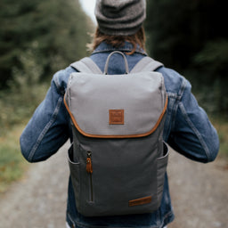 A man wearing a Grey Daypack Outlet on his back