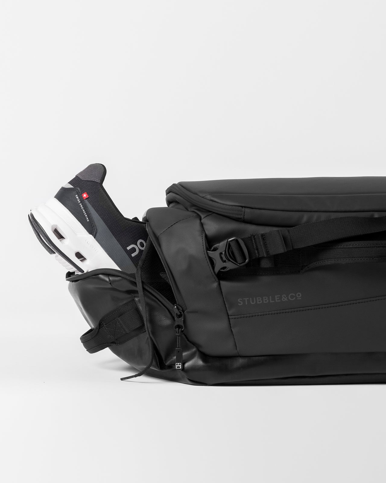 A studio shot of the shoe compartment on a kit bag 65l [All variants]