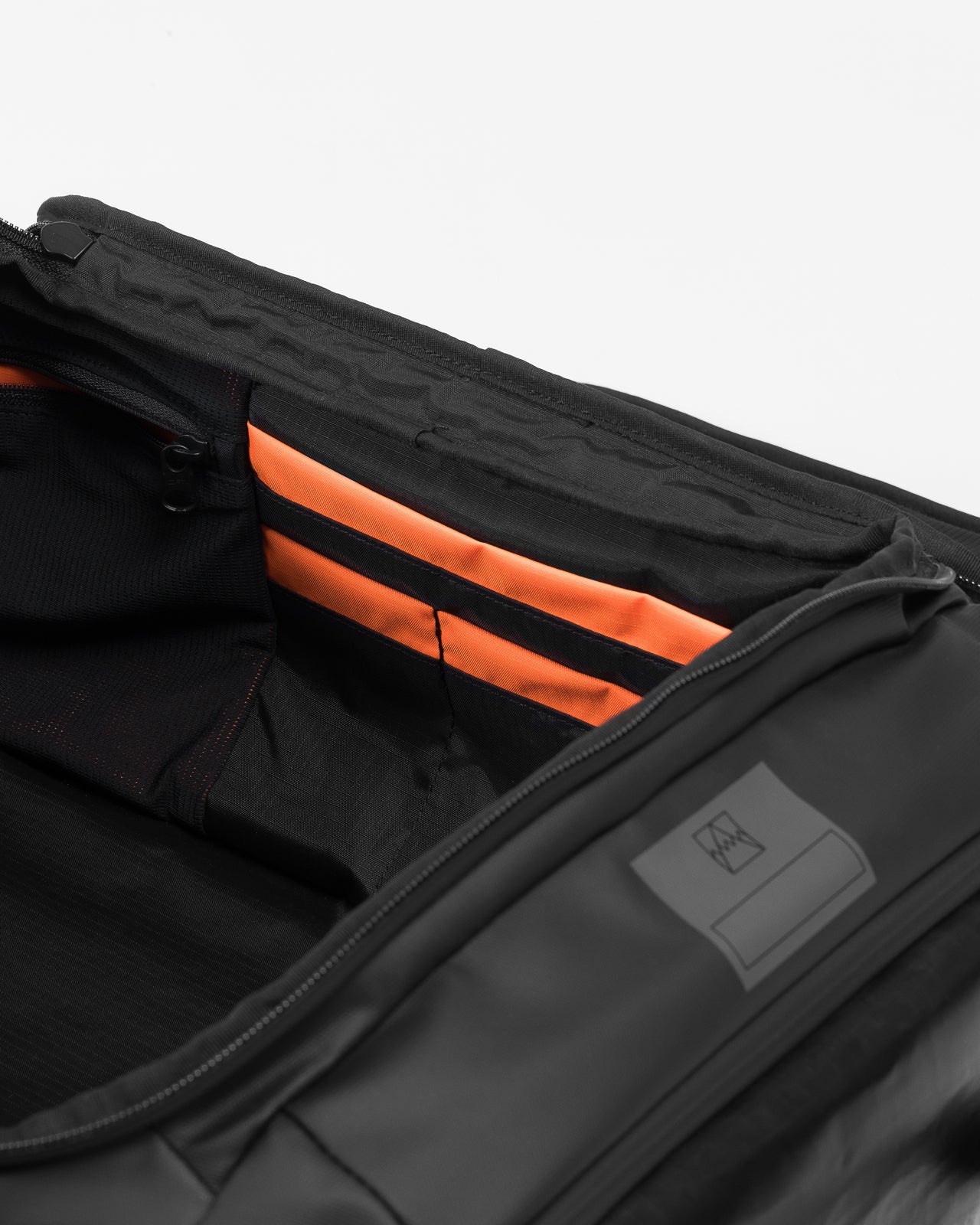 A studio shot of the interior of the kit bag 30l [All variants]