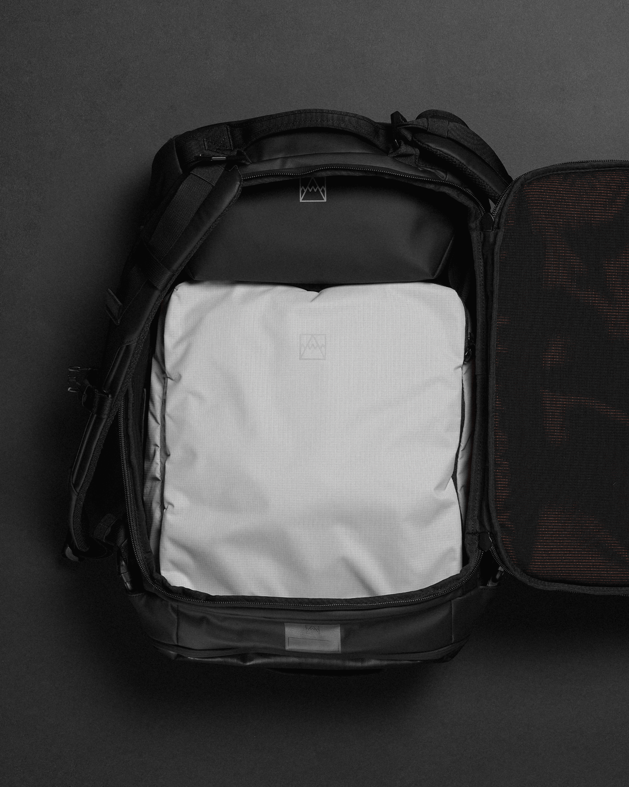 A gif of different combinations of packing cubes in the Kit Bag 40L