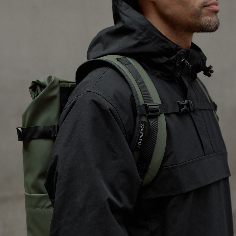 Man wearing The Roll Top in Urban Green